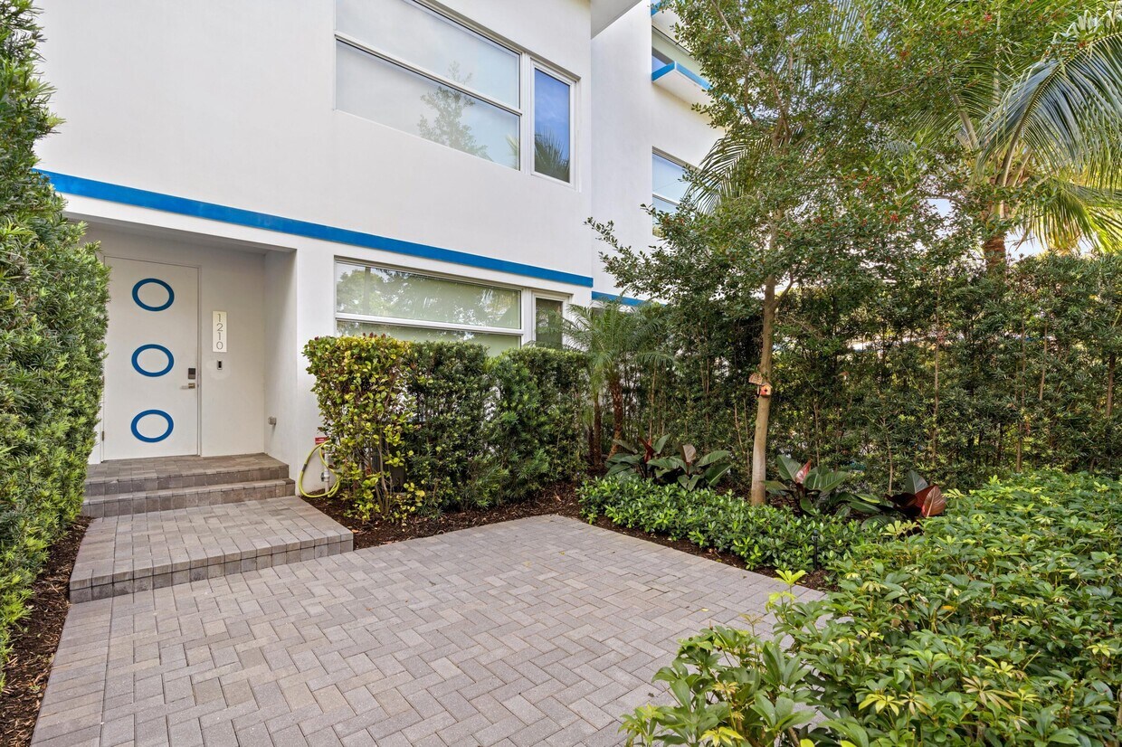 Foto principal - 1210 Lake Ave