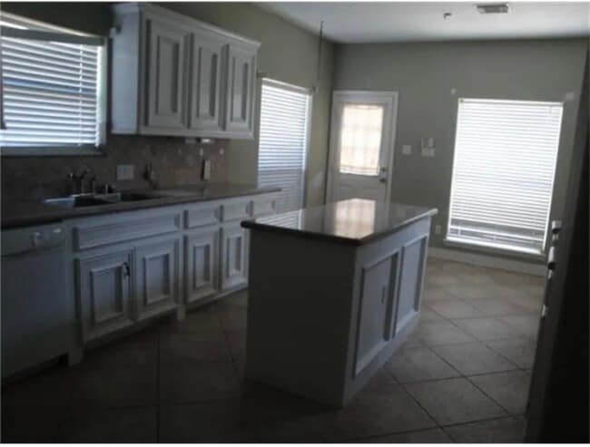 Building Photo - 1803 Ripple Creek Dr