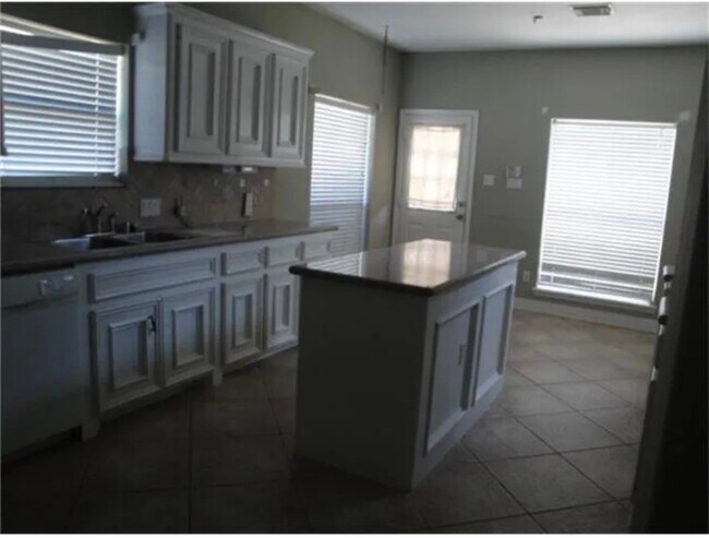 Foto del edificio - 1803 Ripple Creek Dr