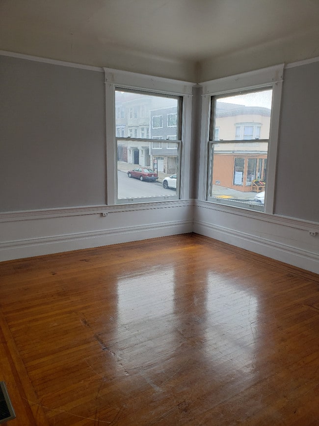 Building Photo - 144 Hugo St