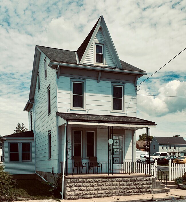 Cómoda Limpie Temple Home - 747 Euclid Ave.
