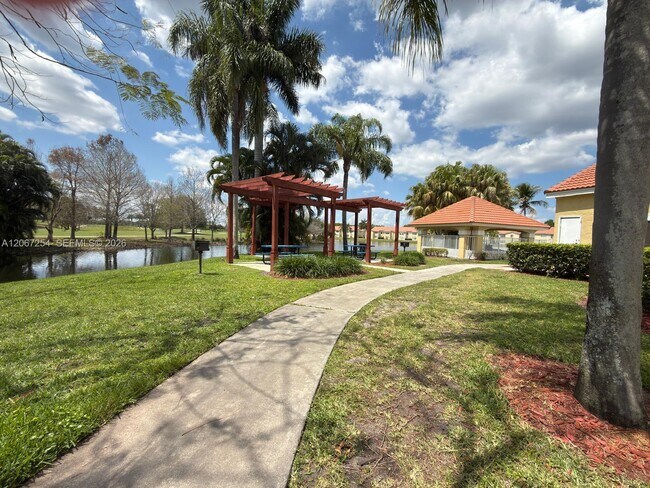 Building Photo - 12760 Vista Isles Dr