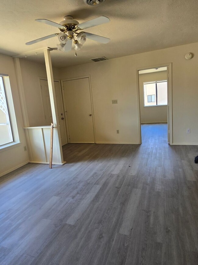 Building Photo - 3 Bedroom in Bloomfield