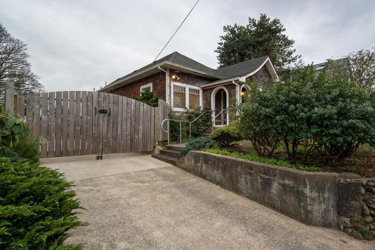 Primary Photo - Adorable Furnished Seaside Cottage