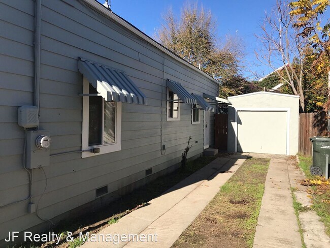 Building Photo - 3 br, 1 bath House - 622 W 12th Street