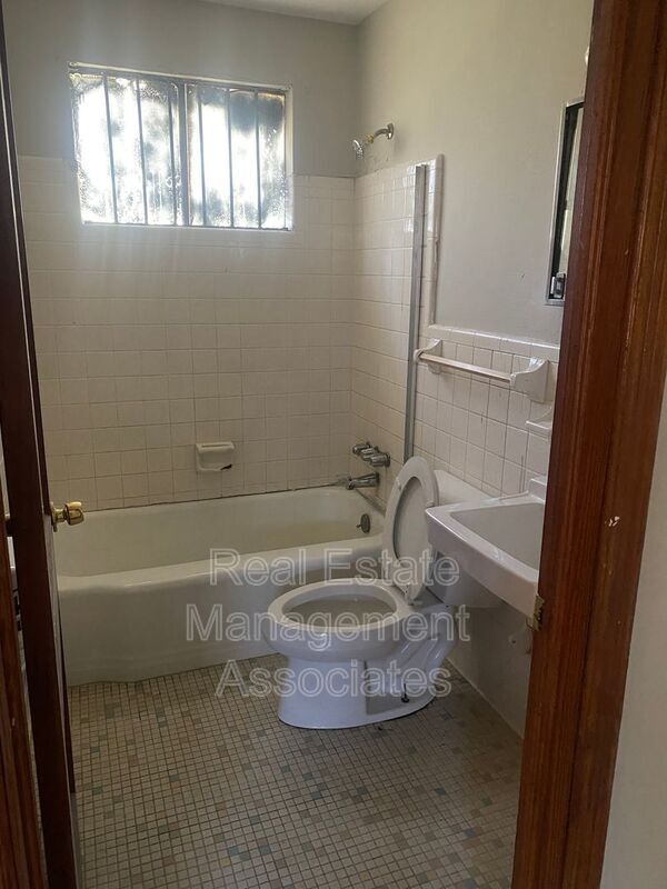 Building Photo - 219 Morris St