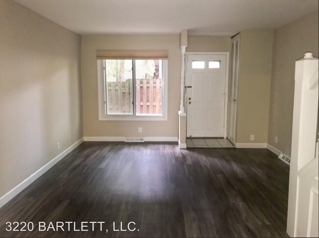 Foto del edificio - 3220 N Bartlett Ave