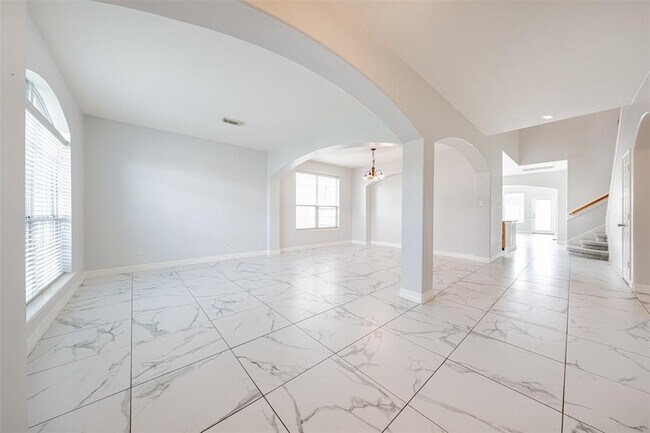 Foto del edificio - 2105 Drake Falls Dr