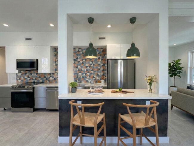 Building Photo - 4336 W Pine Blvd