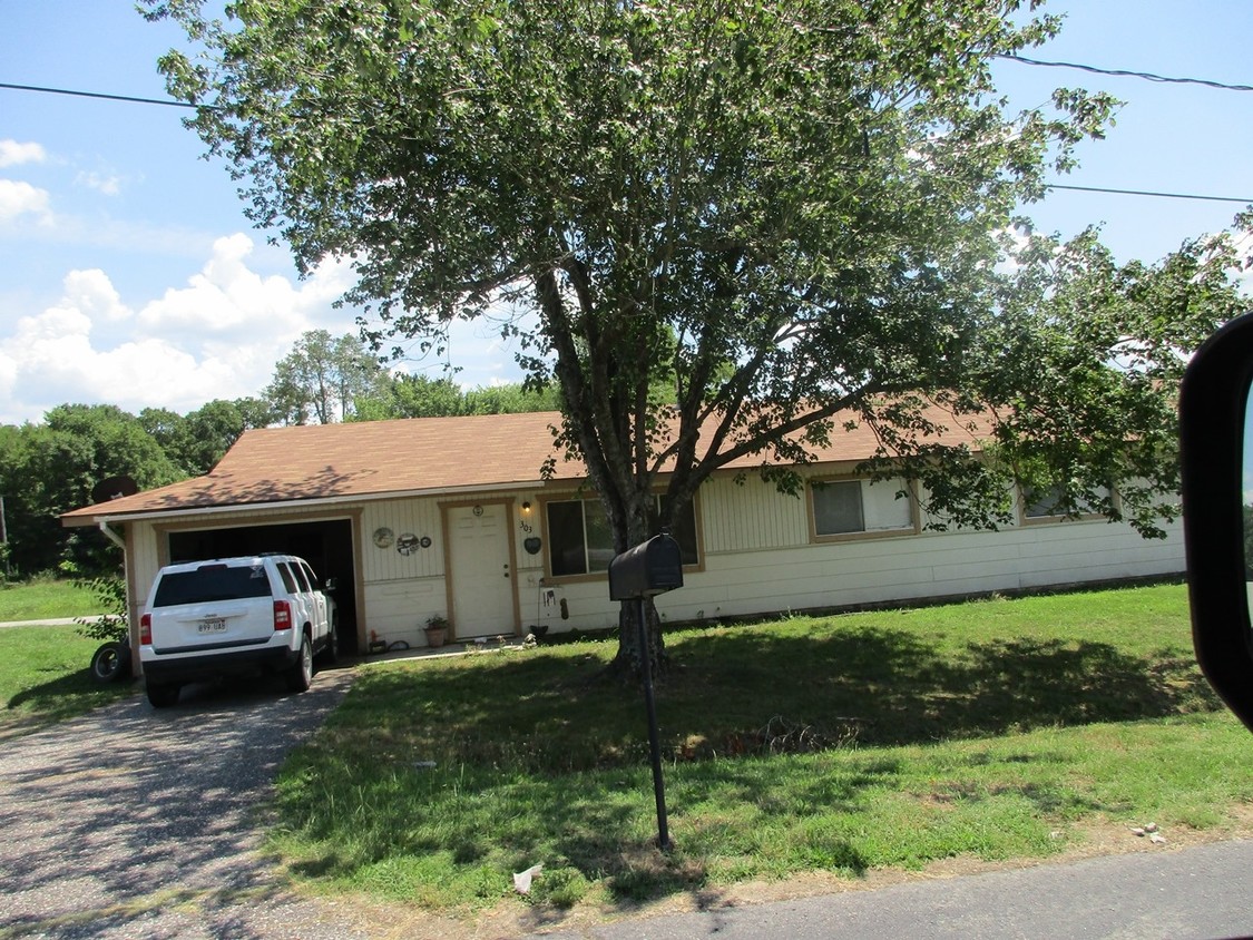 Foto principal - 301 Dwain St