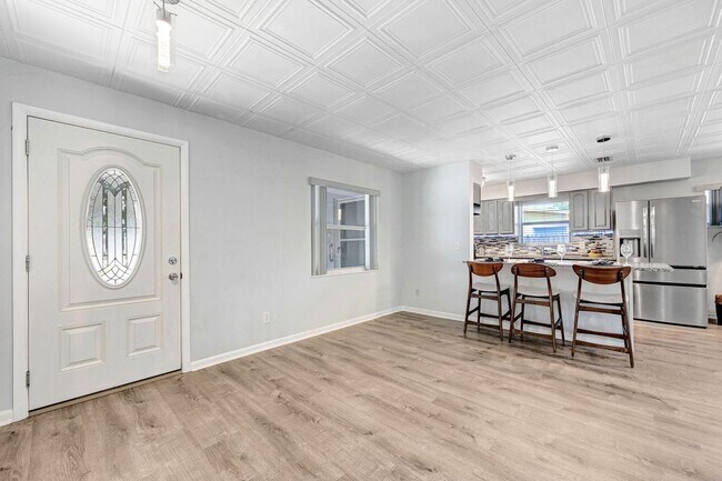 Building Photo - 1028 Coronado Dr