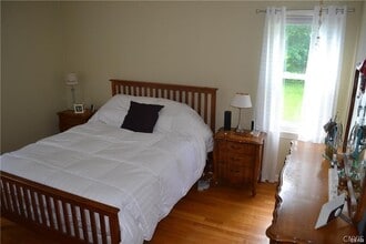 Building Photo - 18 E Austin St
