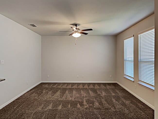 Foto del edificio - 9113 Golden Hollow Ln