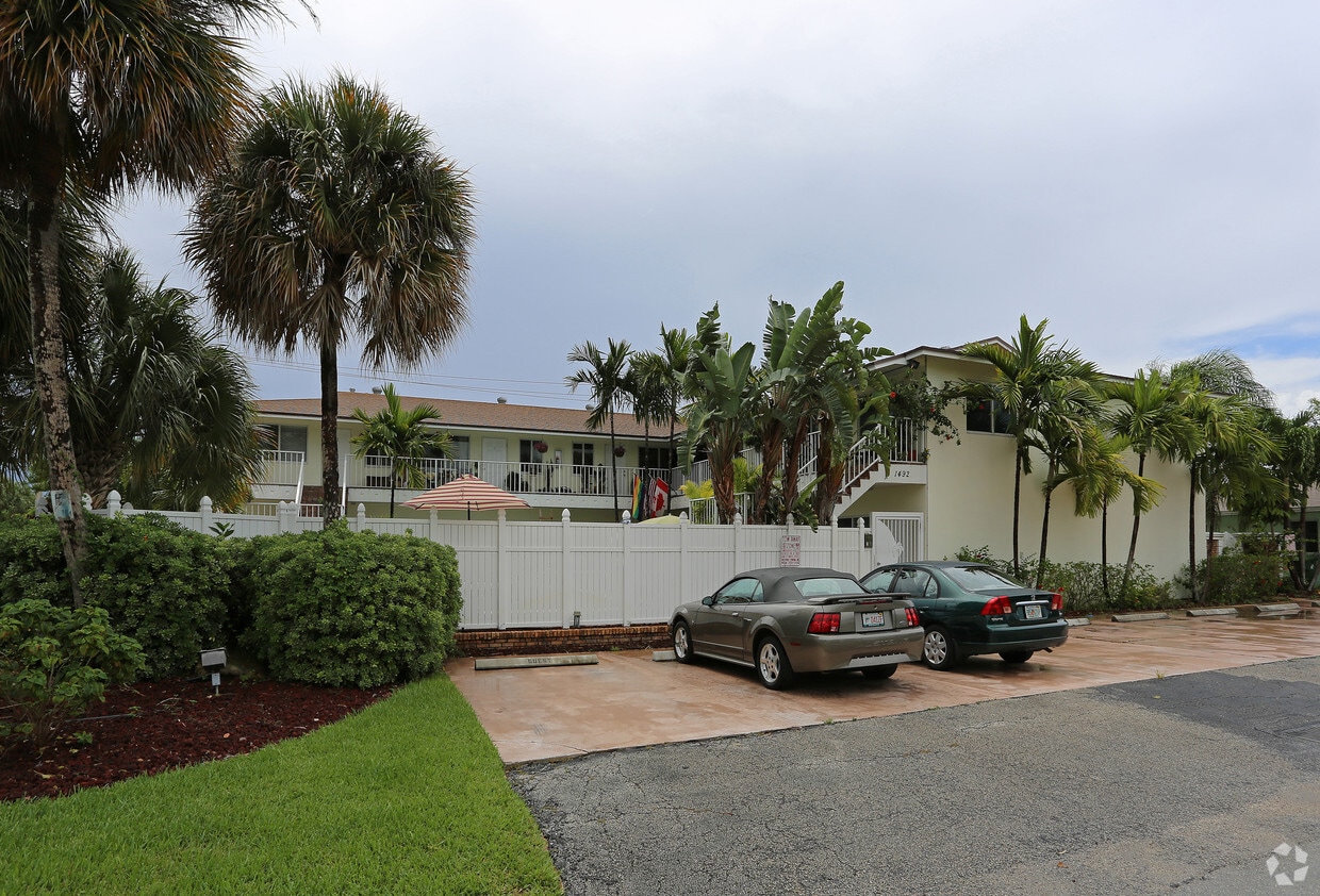 Primary Photo - 1492 Holly Heights Dr