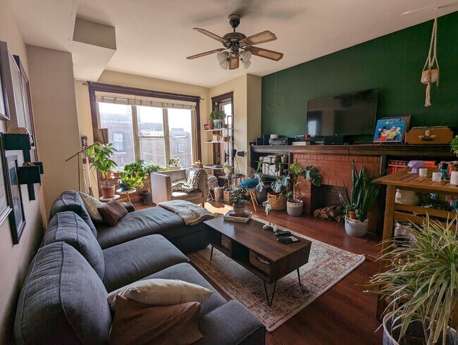 Foto del edificio - 730 W Oakdale Ave