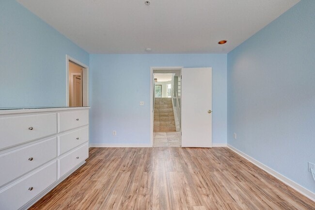 Building Photo - Downtown 3bed/3 bath w/2-car garage - $4500