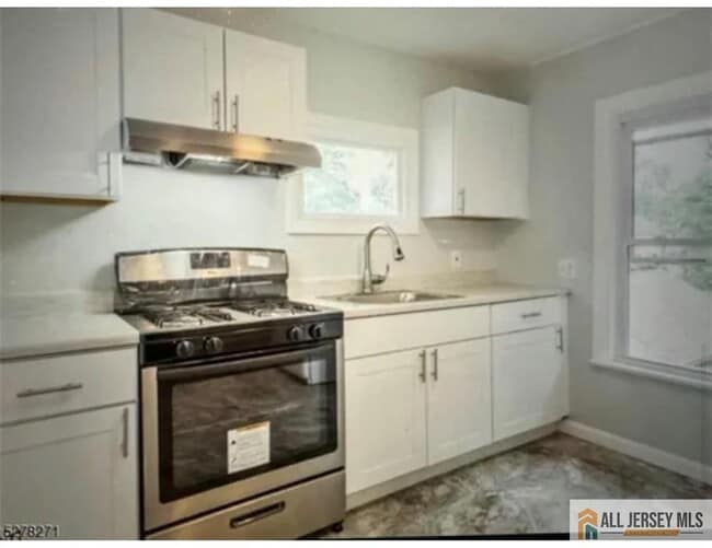 Foto del edificio - 737 Kensington Ave