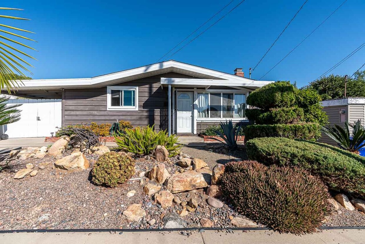 Foto principal - STUNNING SERRA MESA HOME , PET FRIENDLY , ...