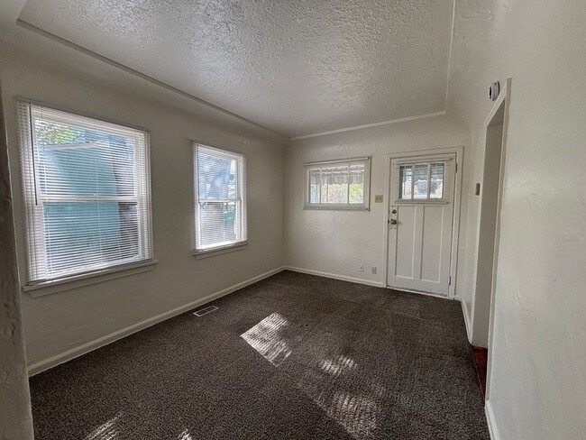 Foto del edificio - 1 Bedroom 1 Bathroom w/Office - Available ...