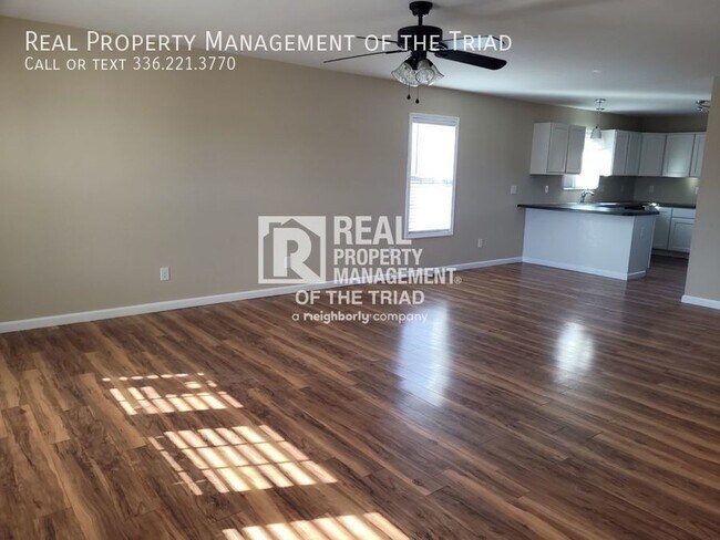 Building Photo - Newer Construction 3 bed/2 bath home with ...