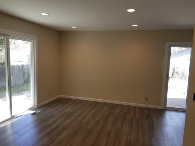 Foto del edificio - Gorgeous 3 Bedroom, 2 Bath home in great l...