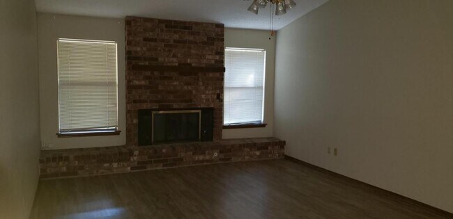 Foto del edificio - 1023 Rutter Rd