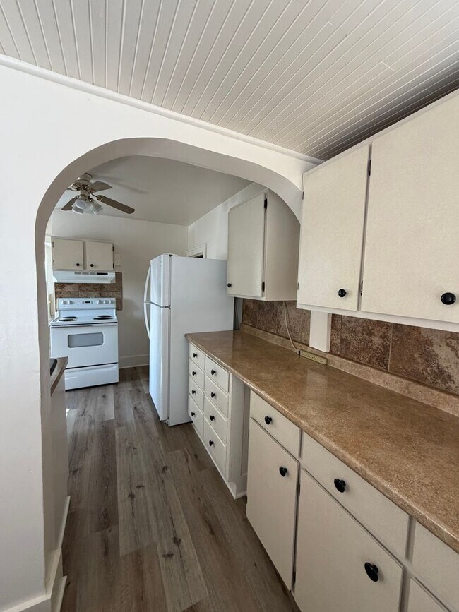 Foto del edificio - Large 3 bed 2 bath located close to downtown