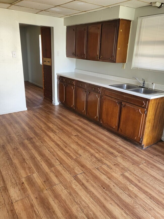 Foto del edificio - 1 bed house with washer dryer hook up