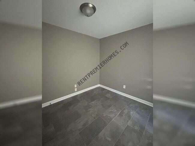 Foto del edificio - 8117 Orchard Dr