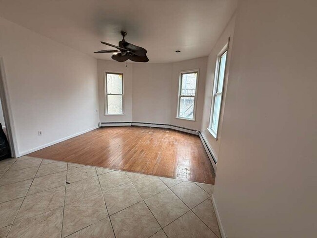 Building Photo - 23 Vroom St