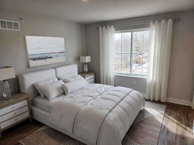 Roomy Bedroom Just for You - 14 Mile Apartments
