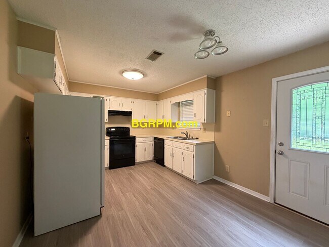 Foto del edificio - 3 BD. 2 BA. home in Cabot.
