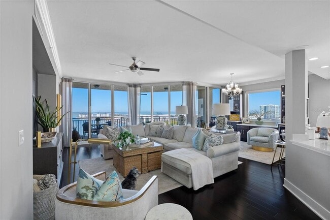 Foto del edificio - 5823 Bowen Daniel Dr