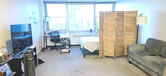 Building Photo - 555 W Cornelia Ave