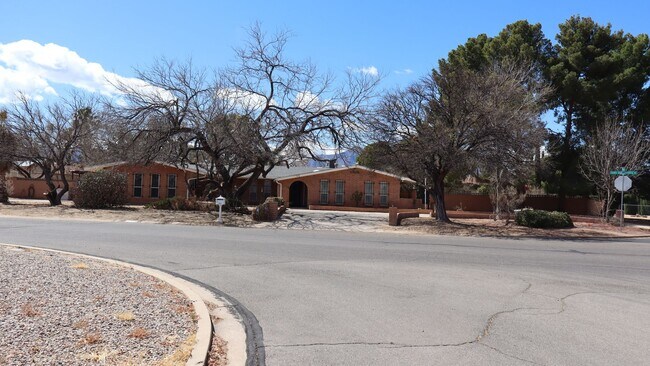 Foto del edificio - 1810 Town and Country Dr