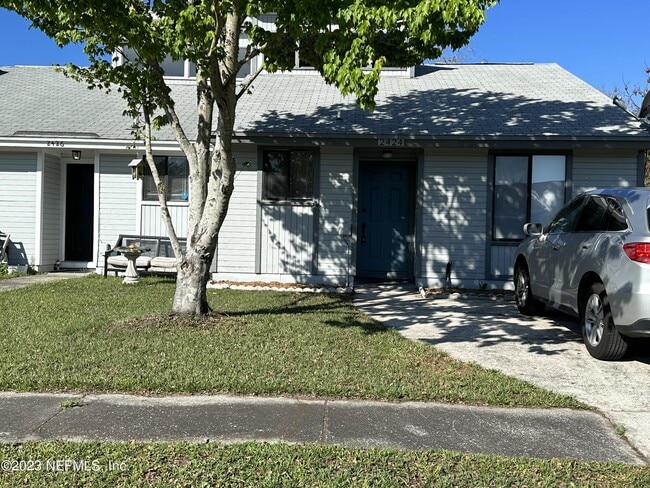 Building Photo - 2424 N Seabury Pl