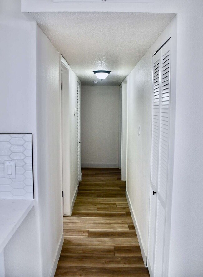 Foto del edificio - Remodeled 3-Bed Home with Private Studio, Driveway & Spacious Backyard!