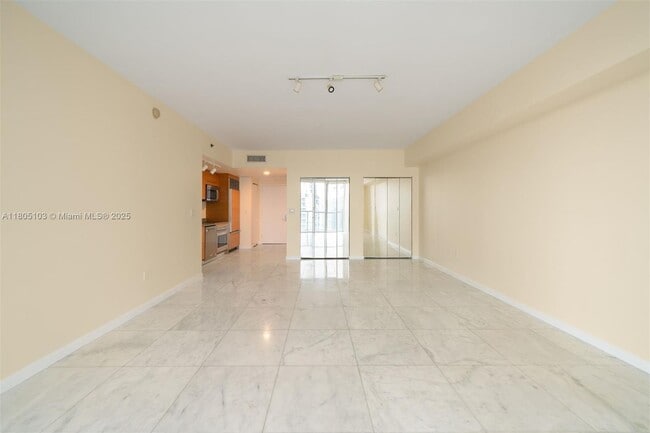 Building Photo - 475 Brickell Ave