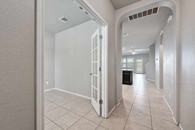 Building Photo - 374 Wincliff Dr