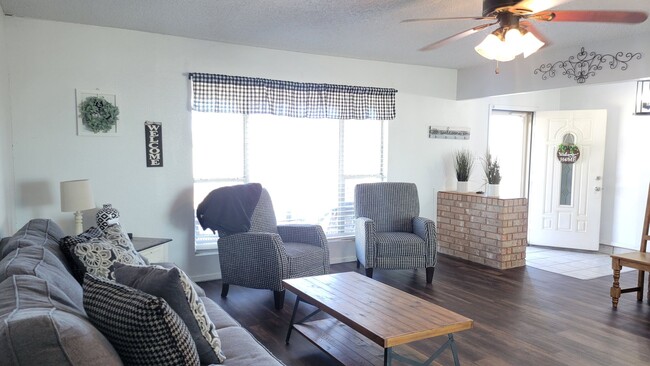 Building Photo - PRE-LEASING THIS--- Charming-Country Livin...