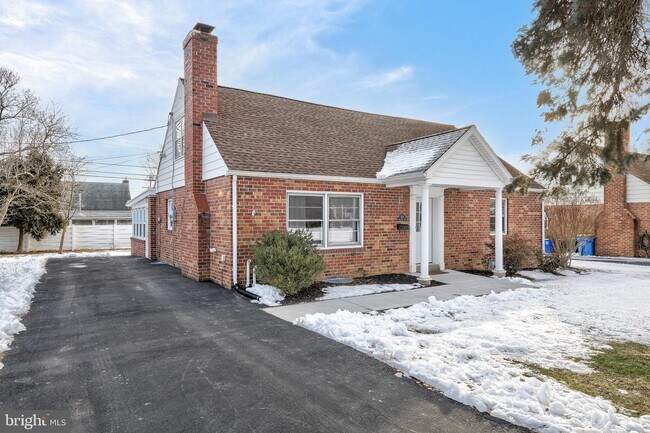 Foto del edificio - 421 Appletree Rd