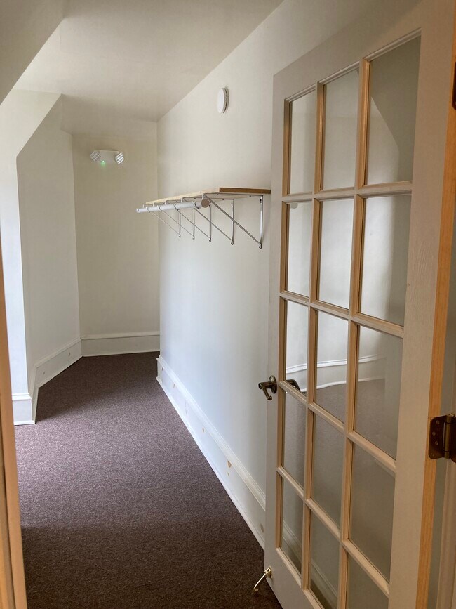 Foto del edificio - 300 Grampian Blvd