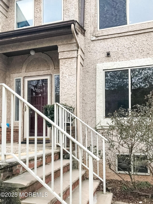 Primary Photo - 404 N Lafayette Rd