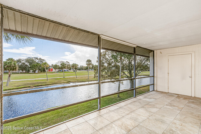 Foto del edificio - 2125 Golf Isle Dr