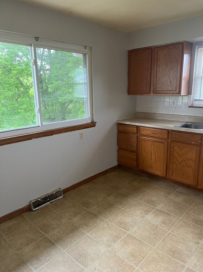 Building Photo - 2505 Quail