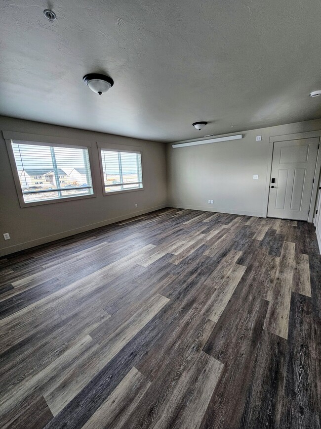 Building Photo - Freedom Acres 8-plex