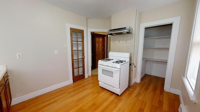 Building Photo - 33 Bellingham St