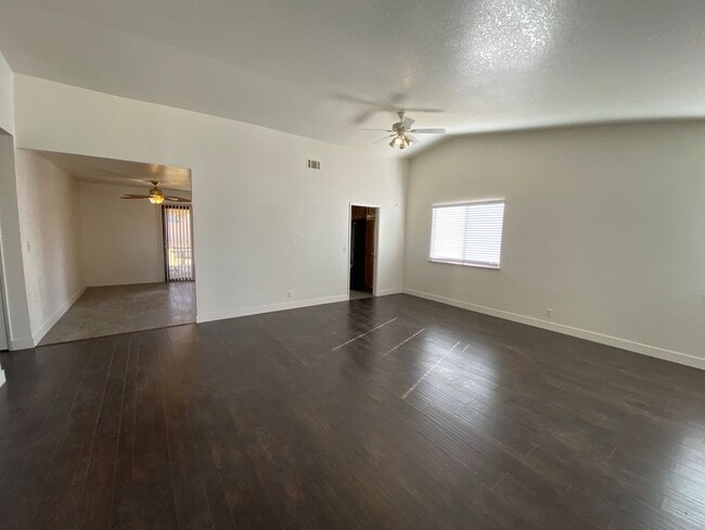 Building Photo - West Lancaster 3 bedroom available now!