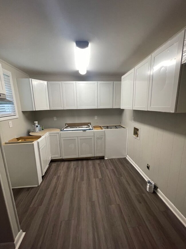Building Photo - Sylvan Park!
