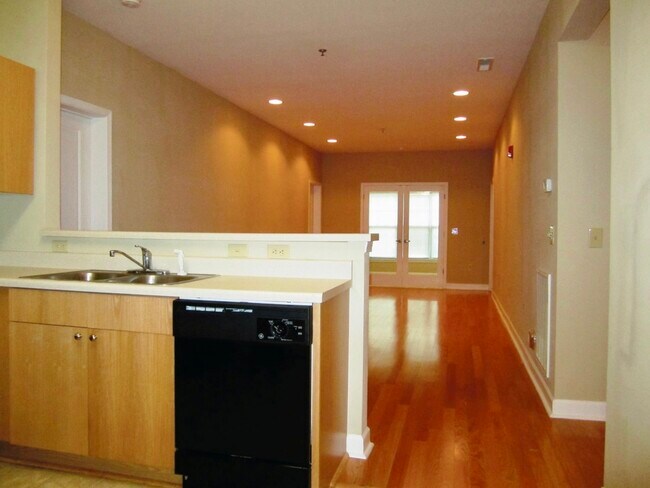 Building Photo - 302 Campus Walk Trl